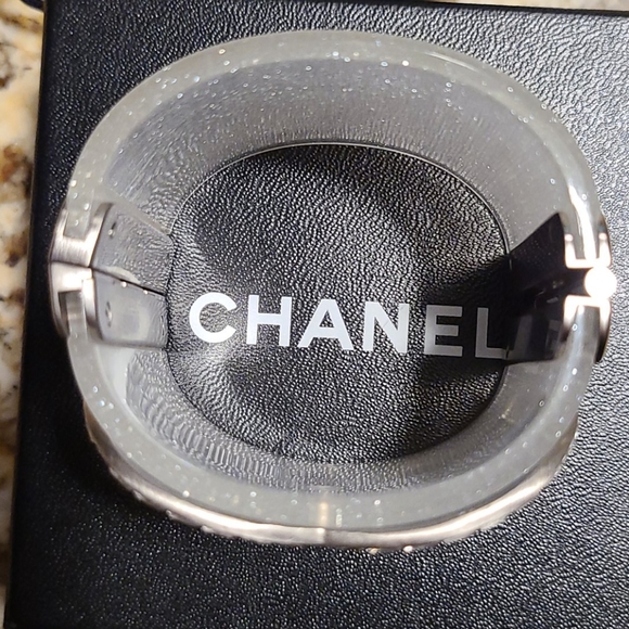 CHANEL Clear Glitter Resin Crystal CC Logo Silver - Picture 11 of 12